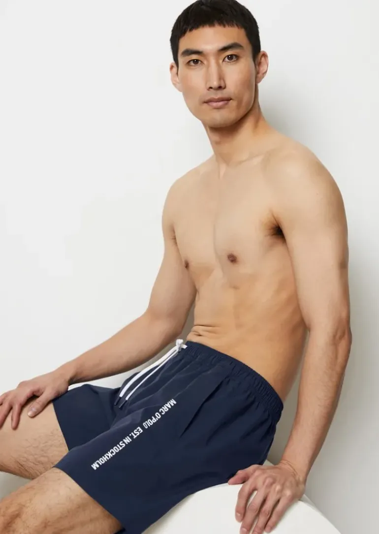 Badeshorts aus recyceltem Material