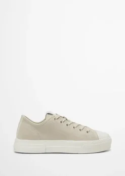 Court-Sneaker aus hochwertigem Veloursleder
