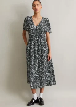 Kleid mit elastischer Taille flared aus fließendem Viskose-Crêpe