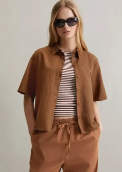 Kurzarm-Bluse relaxed mit Falten-Details im Rücken
