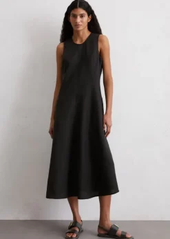 Ärmelloses Leinen-Kleid shaped in A-Linie geschnitten