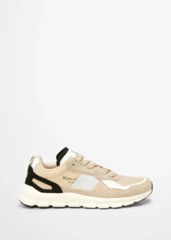 Sneaker aus hochwertigem Material-Mix