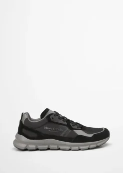 Sneaker aus hochwertigem Material-Mix