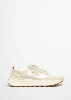Sneaker aus hochwertigem Material-Mix