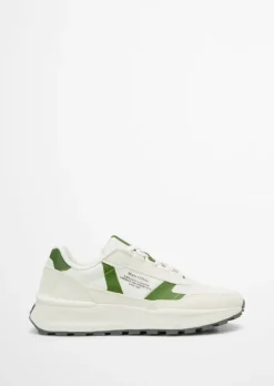 Sneaker aus hochwertigem Material-Mix