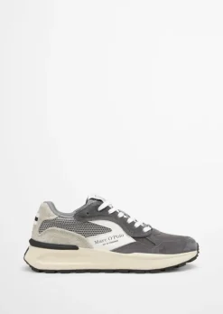 Sneaker aus hochwertigem Material-Mix