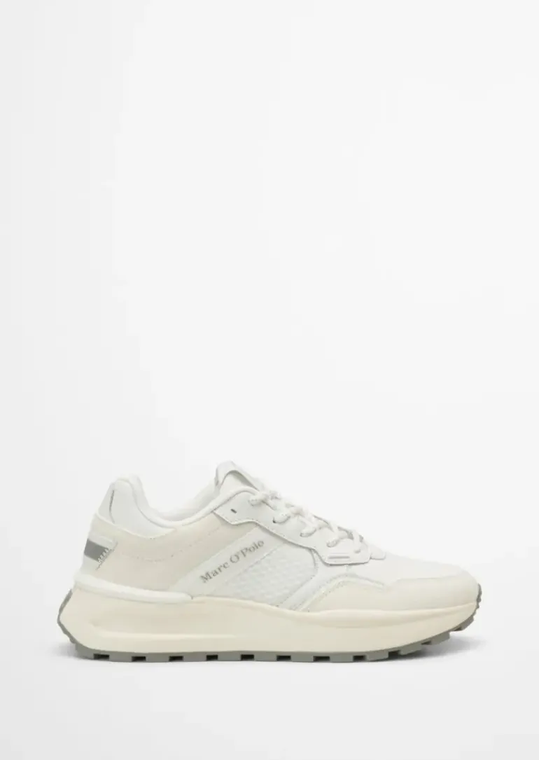 Sneaker aus recyceltem Leder und Polyester