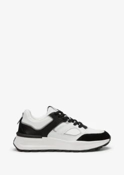 Sneaker aus Rindleder und Mesh