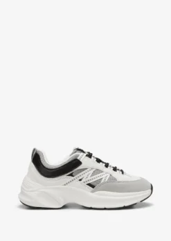 Sneaker aus Rindleder und Mesh
