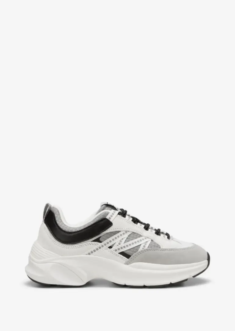 Sneaker aus Rindleder und Mesh