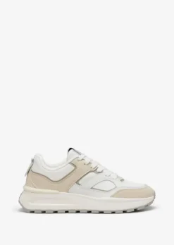 Sneaker aus Rindleder und Mesh
