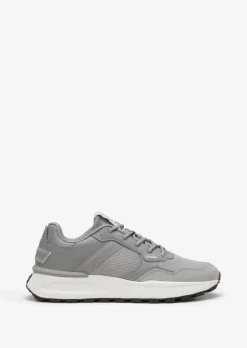 Sneaker aus Rindleder und Mesh