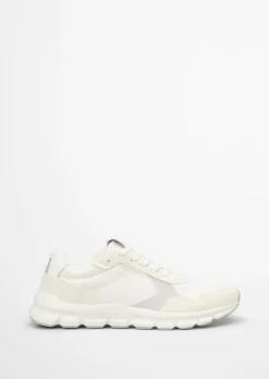 Sneaker aus ultraleichtem Material