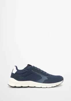 Sneaker aus ultraleichtem Material