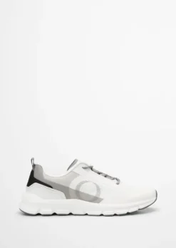 Sneaker aus ultraleichtem Material