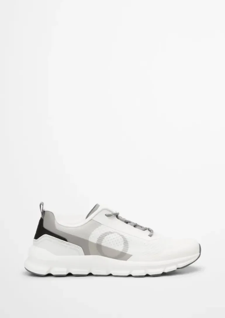 Sneaker aus ultraleichtem Material