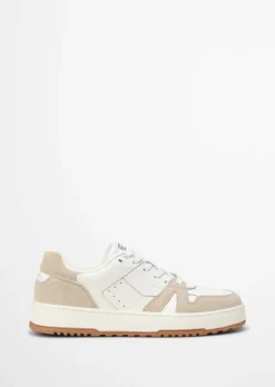 Sneaker mit robuster Gummisohle