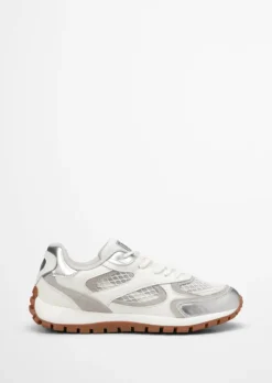 Sneaker mit weitmaschigem Mesh-Einsatz